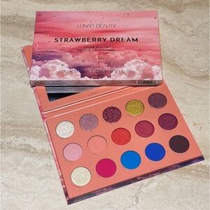 Lunar Beauty Strawberry Dream Palette